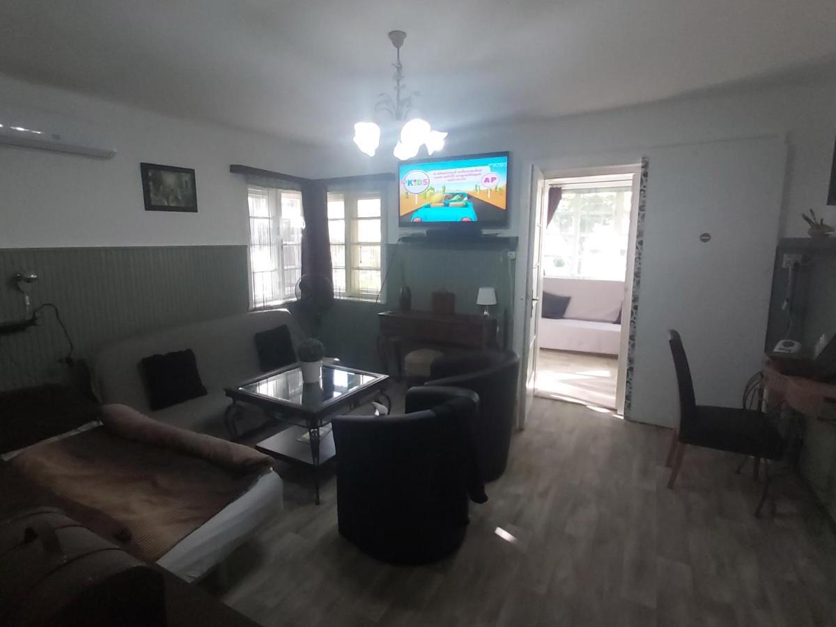 שיופוק Garden Budha Relax Apartman, Parking, Bbq, Terrace מראה חיצוני תמונה
