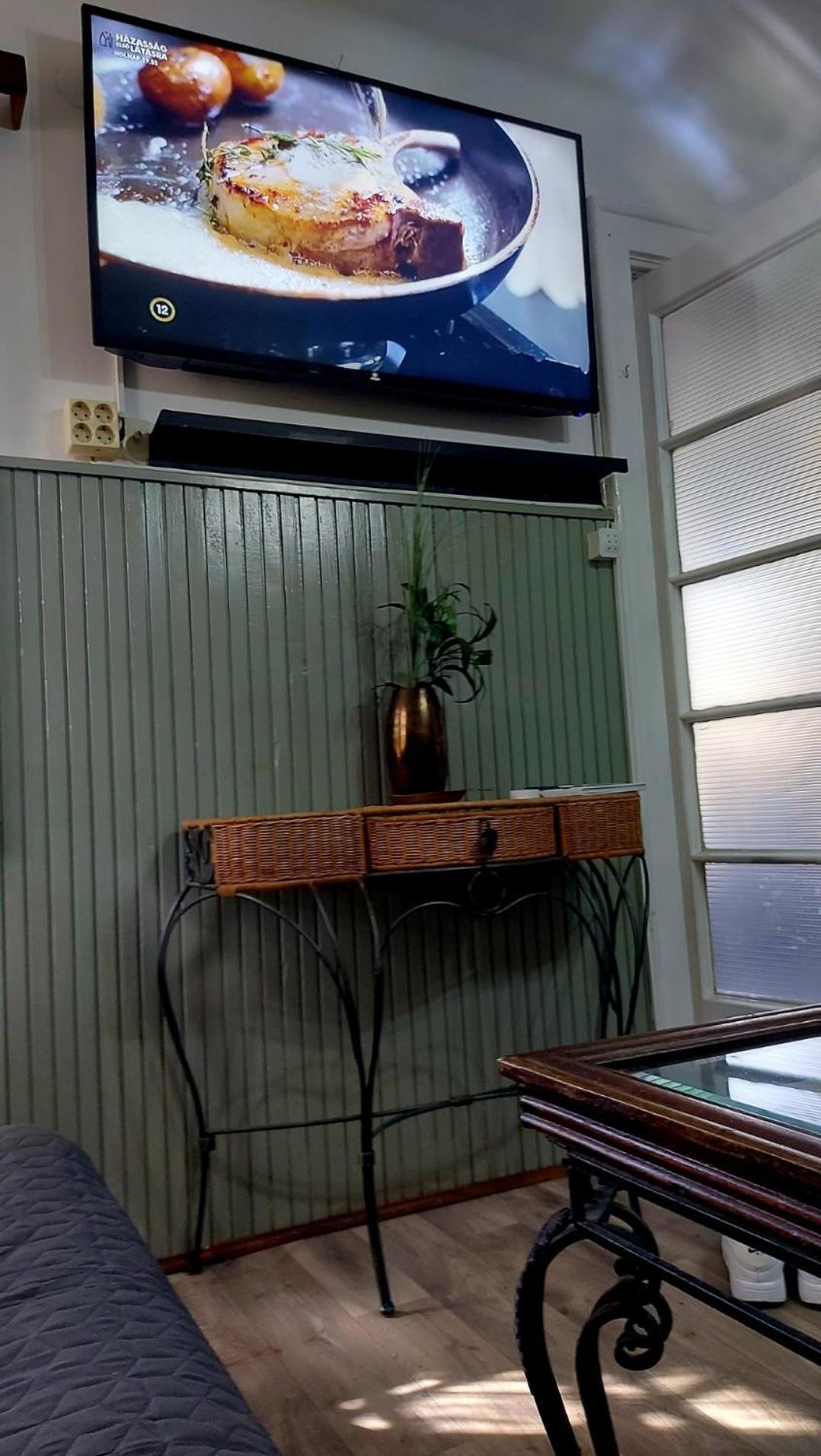 שיופוק Garden Budha Relax Apartman, Parking, Bbq, Terrace מראה חיצוני תמונה