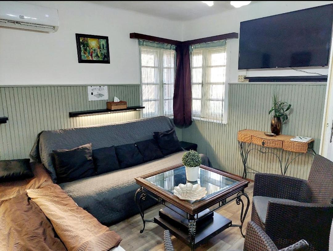 שיופוק Garden Budha Relax Apartman, Parking, Bbq, Terrace מראה חיצוני תמונה